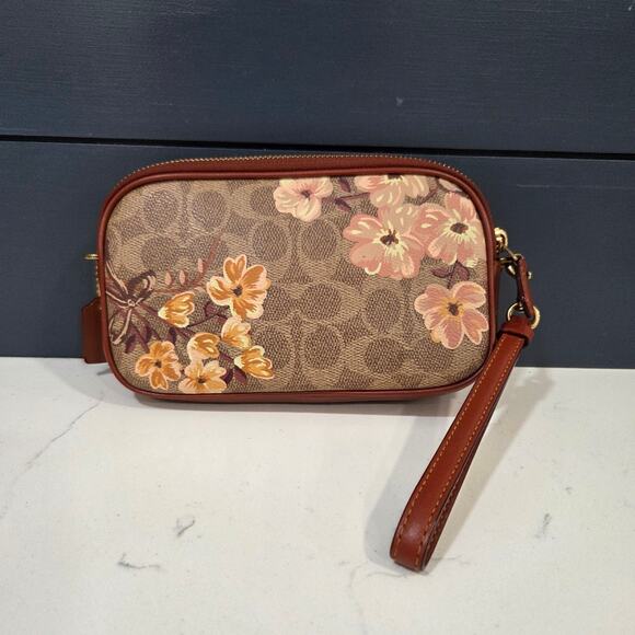 Coach Prairie Signature Sadie Bag Wristlet Double Zip Closure Gold Tone Hardware - Picture 4 of 15